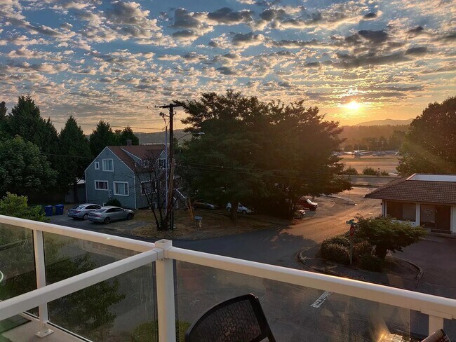 Foto del edificio - 321 Hardie Ave NW