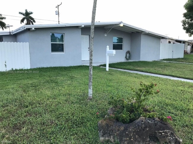 Building Photo - 3 br, 1 bath House - 11300 SW 47th St