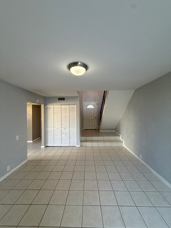 Sala de estar - 2617 Lakemoor Pl