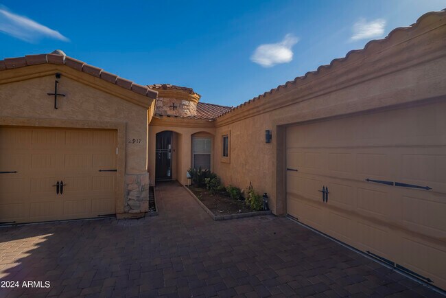 Building Photo - 2917 E Campo Bello Dr