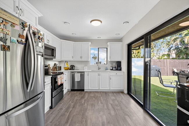 Building Photo - 235 SW 29th Ave