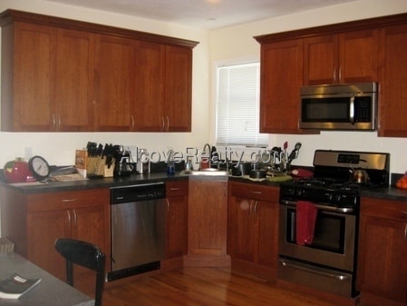 Building Photo - 364 Highland Ave