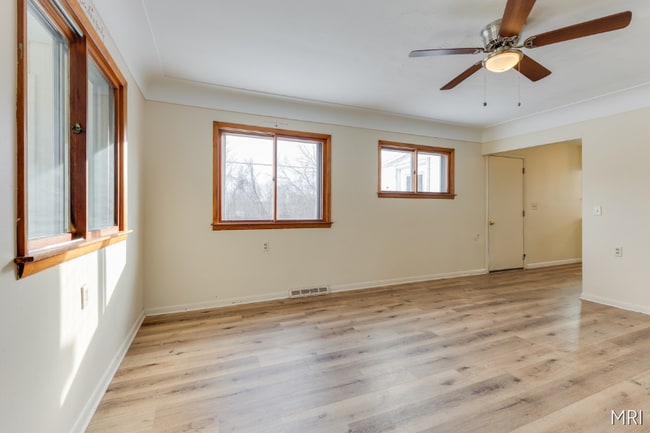 Building Photo - 3605 W Bellevue Rd