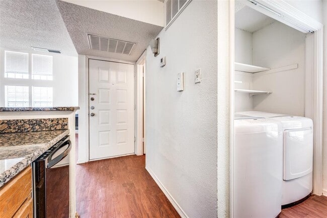 Foto del edificio - 4748 Old Bent Tree Ln