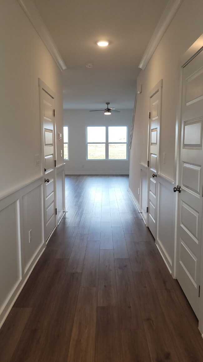 Foto del edificio - "Charming 3-Bed Oasis with Granite Elegance on Discovery Point Drive!"