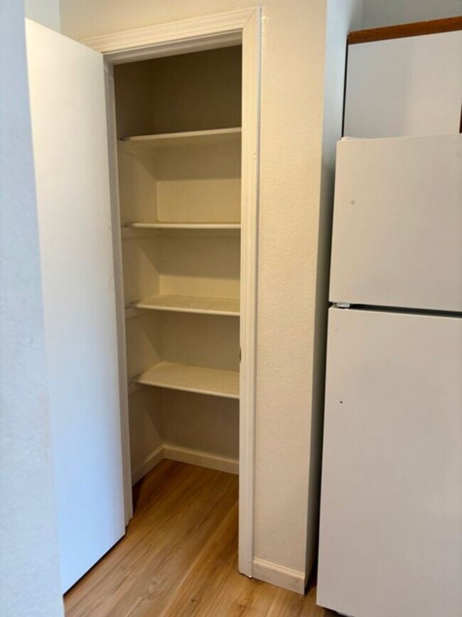 Building Photo - 2 bedroom duplex