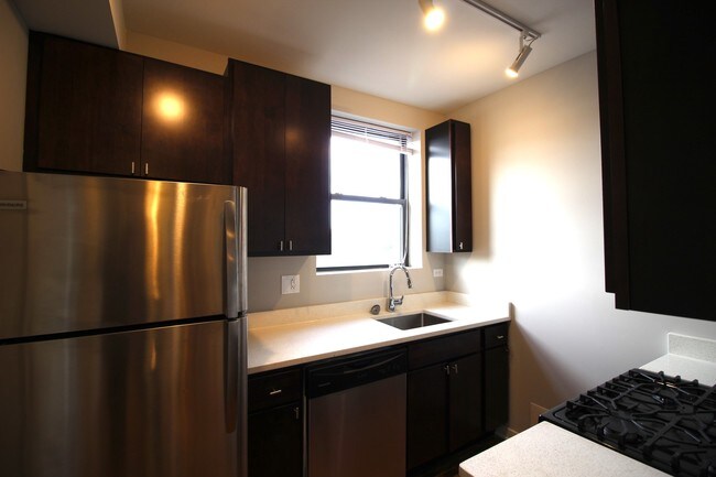 Foto del edificio - 3102 W Sunnyside Ave