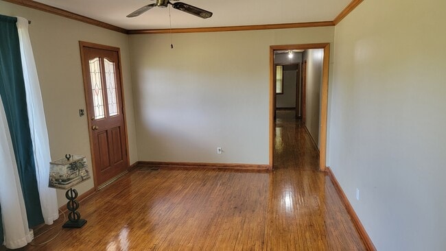 Building Photo - 1216 Rugby Dr