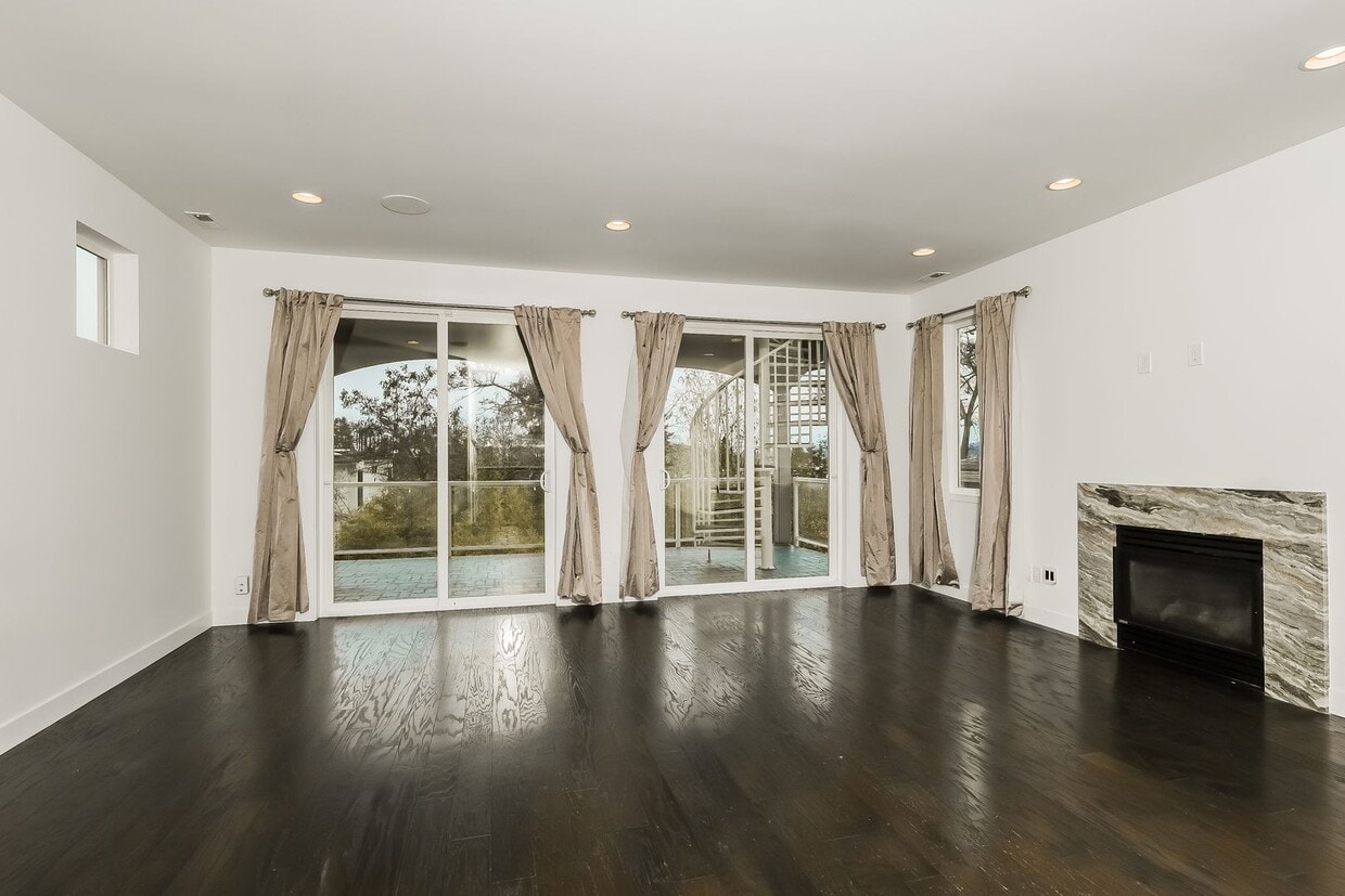 Primary Photo - 7717 S 115th Pl