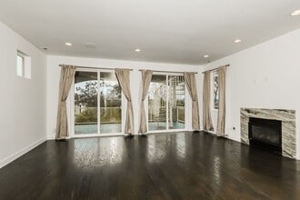 Building Photo - 7717 S 115th Pl