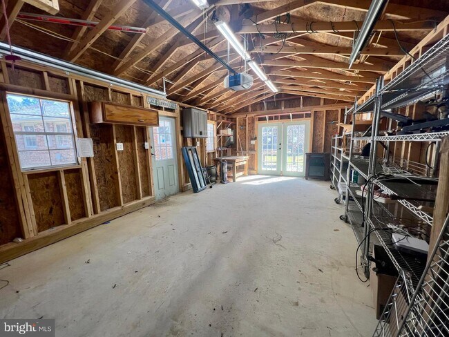 Building Photo - 8100 Carlyle Pl