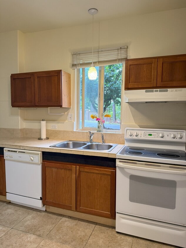 Primary Photo - 11425 Juanita Dr NE