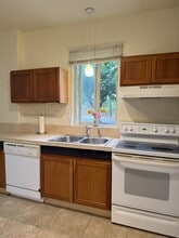 Building Photo - 11425 Juanita Dr NE