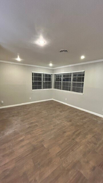 Foto del edificio - 6027 Woodbrook Ln