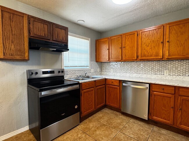 Foto del edificio - 3417 SW Crestview- COMING SOON!