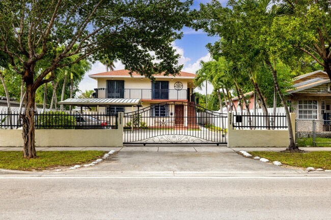 Foto del edificio - 2368 SW 32nd Ave