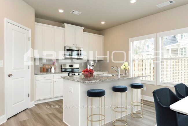 Building Photo - 72 Rockaway Dr S