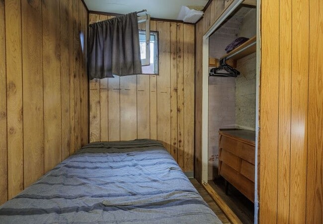 Building Photo - 914 13th St