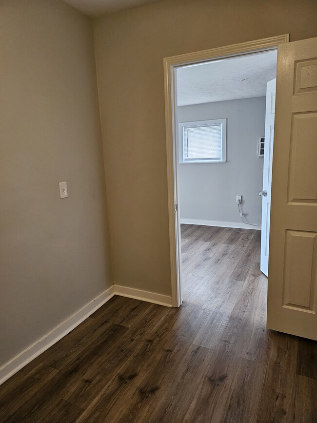 Bedroom - 613 Poplar St