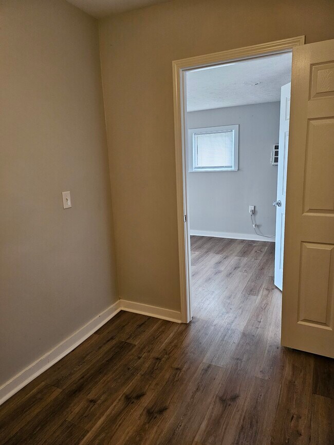 Dormitorio - 613 Poplar St
