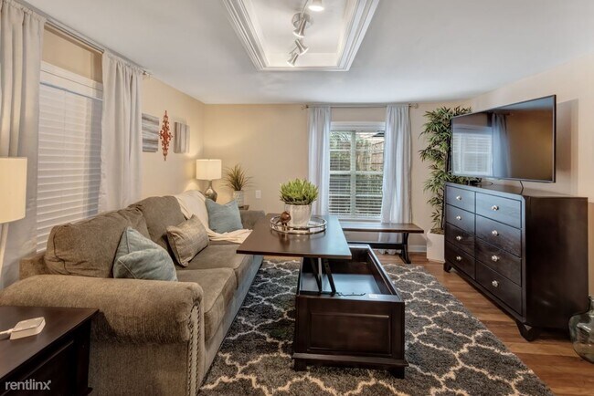 Building Photo - 1 br, 1 bath 4plex - 4808 Woodhead St Apt B