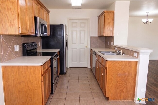 Building Photo - 5707 Schneider Dr