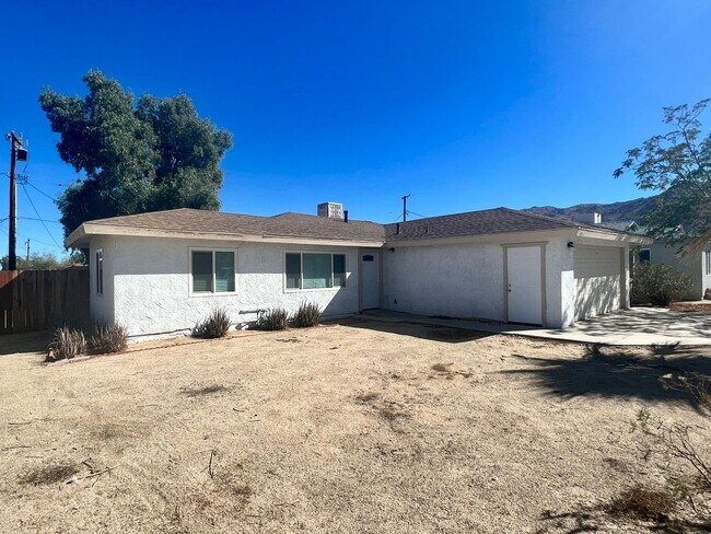 Building Photo - 6565 Mojave Ave