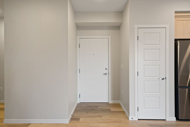 Building Photo - 360-360 Harvest Hills Way NE