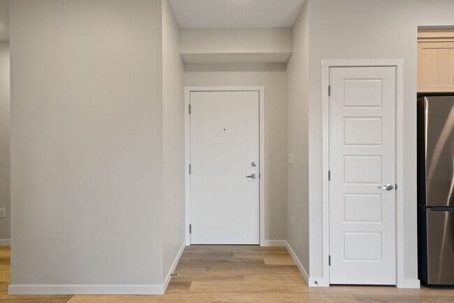 Photo du bâtiment - 360-360 Harvest Hills Way NE
