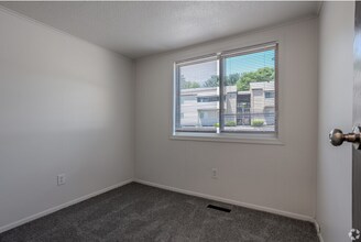 Interior Photo - Londondale Village