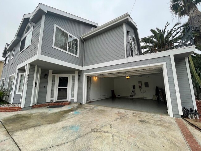 Building Photo - Newly Remodeled 3 bed 2.5 bath Long Beach ...