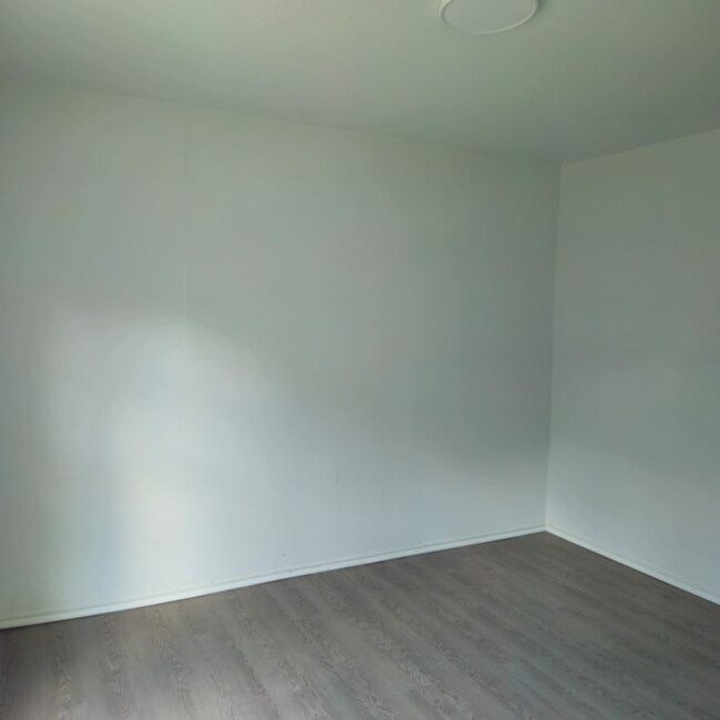 Building Photo - 2826 Alaska Ave