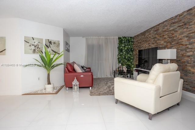 Foto del edificio - 4770 NW 102nd Ave