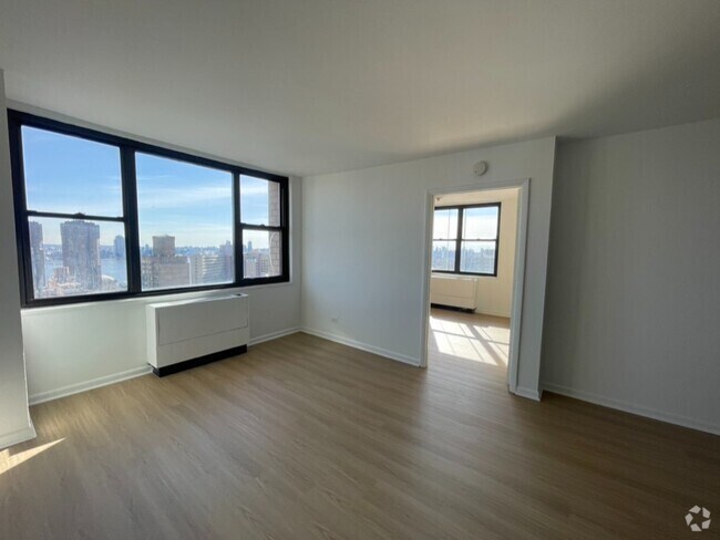Building Photo - 200 E 27th St
