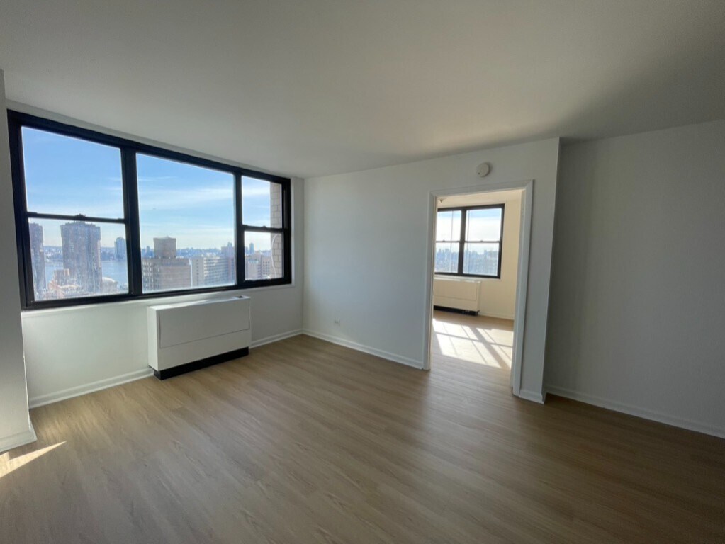 Foto principal - 200 E 27th St