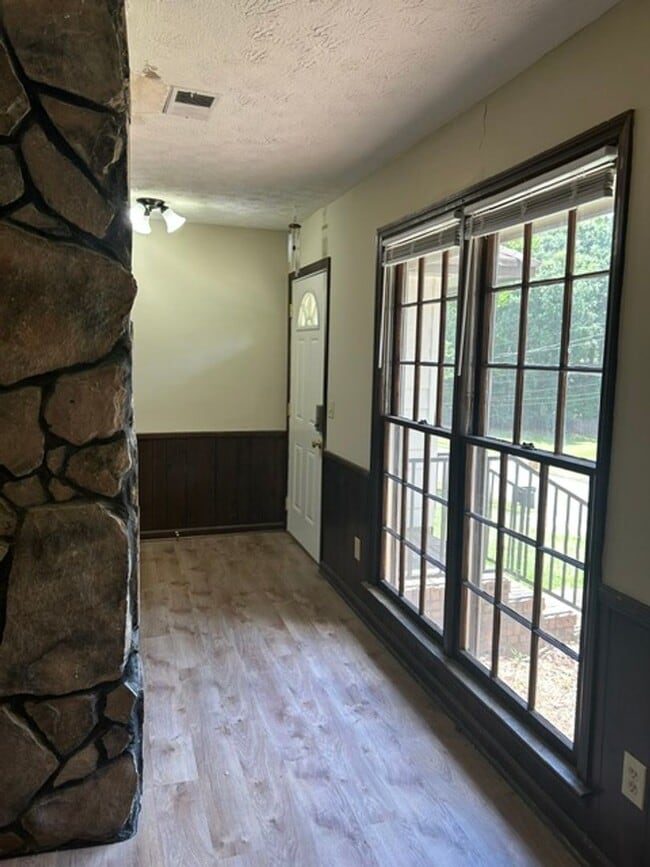 Building Photo - 1441 Autumnridge Dr
