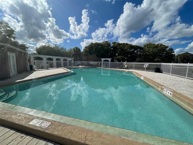 Foto del edificio - 5530 Chrishire Way