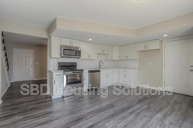 Building Photo - 9710 Hillcrest Rd