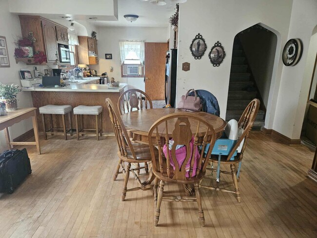 Comedor - 607 W Picnic St