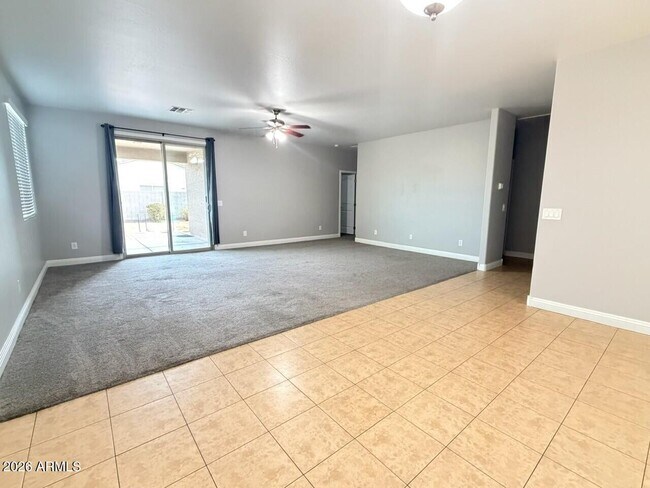 Building Photo - 1810 W Loemann Dr
