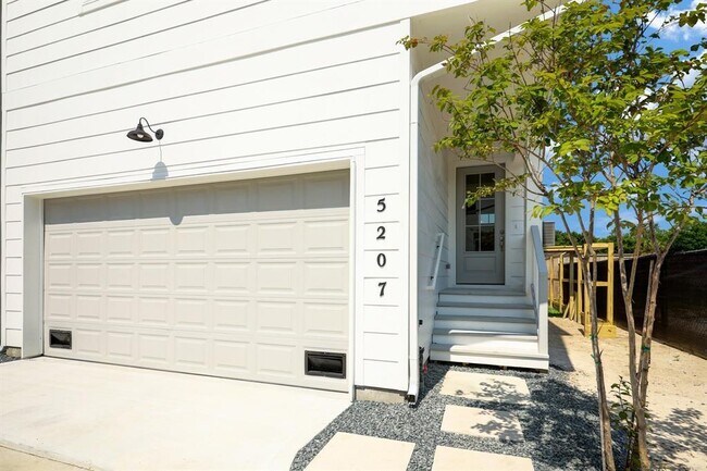 Building Photo - 5207 Burress Springs Ln