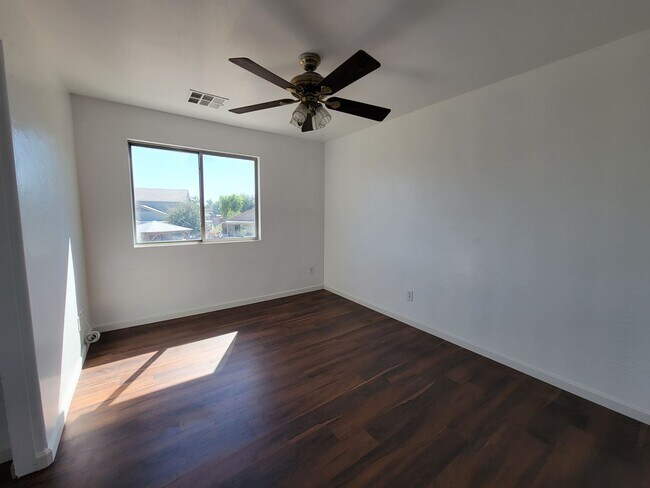 Building Photo - COMING SOON 4 BEDROOM 2.5  BATH  2 STORY HOME