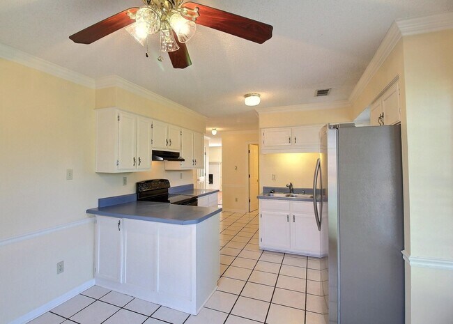 Foto del edificio - 383 E Valleywood Dr