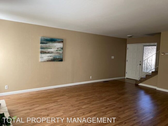Building Photo - 3 br, 2.5 bath House - 120 CARLTON AVE #40
