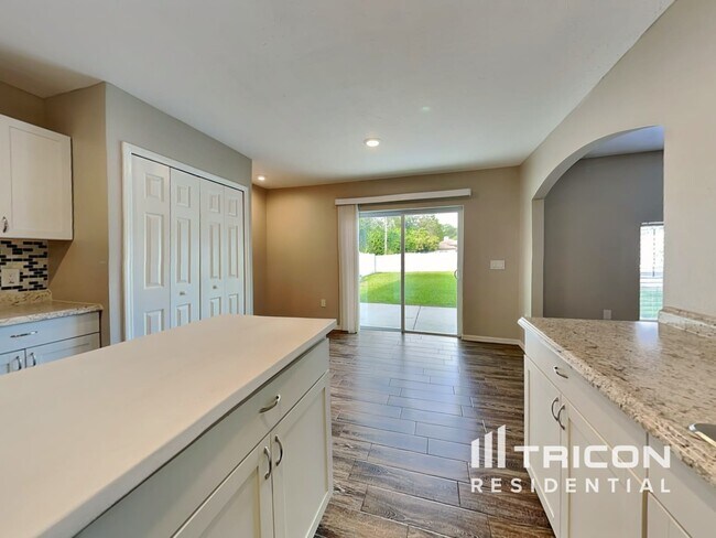 Foto del edificio - 3013 Whispering Trails Dr