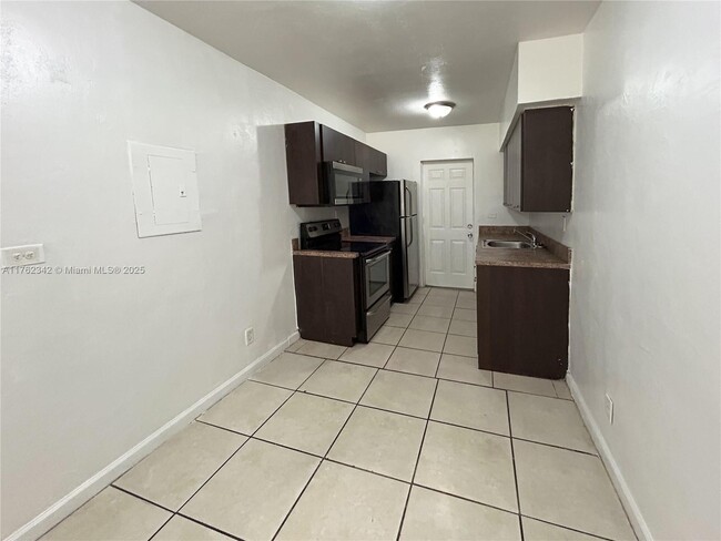 Building Photo - 738 NE 86th St