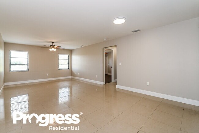 Building Photo - 25353 Doredo Dr