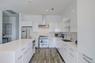 Building Photo - 1211 Caroline St