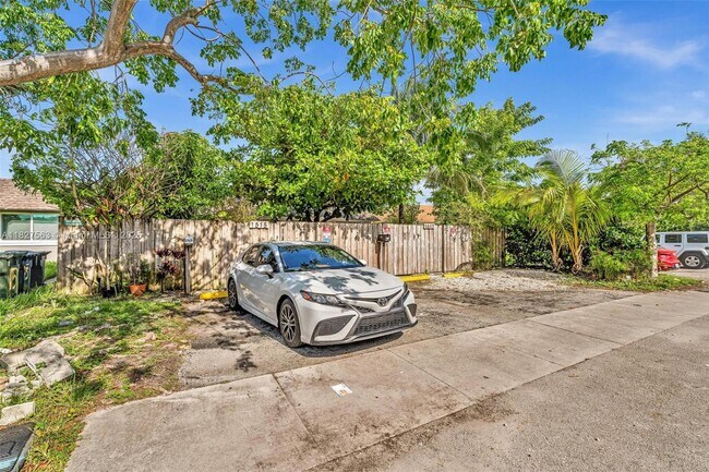 Foto del edificio - 1515-1517 NW 8th Ave