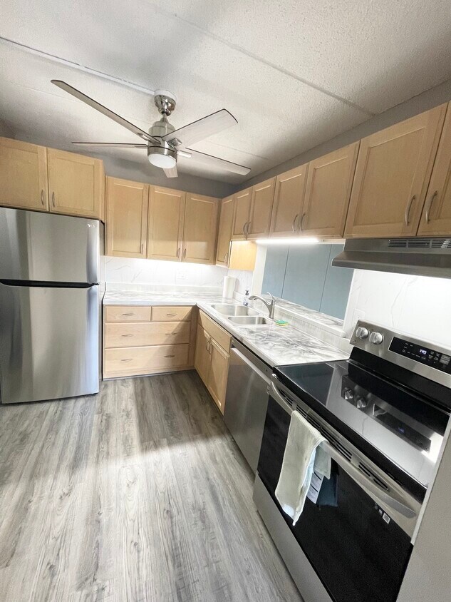 Primary Photo - 10411 Cedar Lake Road South, Unit 409